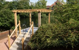 The lake house The Rabbit Hotel